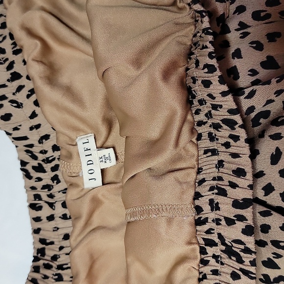 Flowy Cheetah Print Skirt With Shorts - Picture 5 of 7